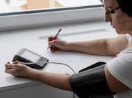 Vysoký krvný tlak ráno: Prečo vzniká a čo môže hovoriť o zdraví srdca