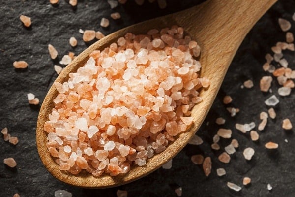 Takto vyzerá himalájska soľ, ktorú dostanete kúpiť v obchodoch so zdravou výživou. (Foto: Thinkstock.com)