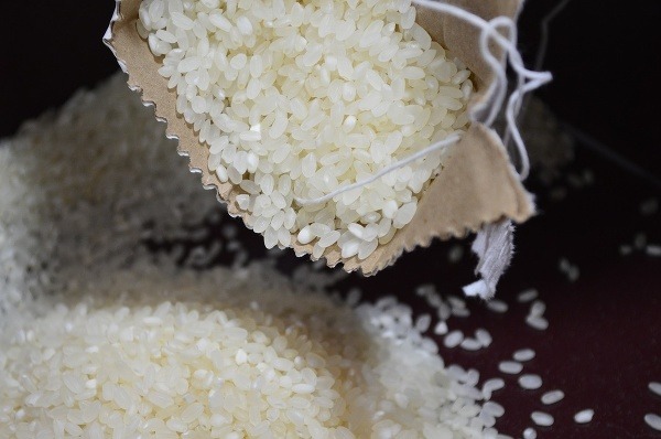 Z bielej ryže sa
